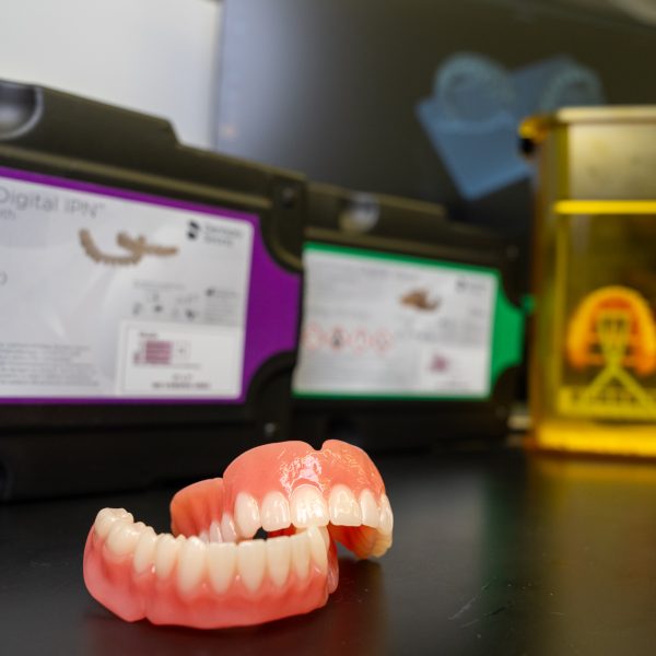 Dentsply Sirona lansira Lucitone Digital Print Denture sistem za izradu digitalnih zubnih proteza s Primeprint Solution 3D printerom