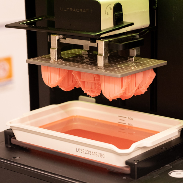 Dentsply Sirona i Formlabs najavljuju trenutnu dostupnost Lucitone Digital Print Denture radnog procesa na Form 4B 3D printerima